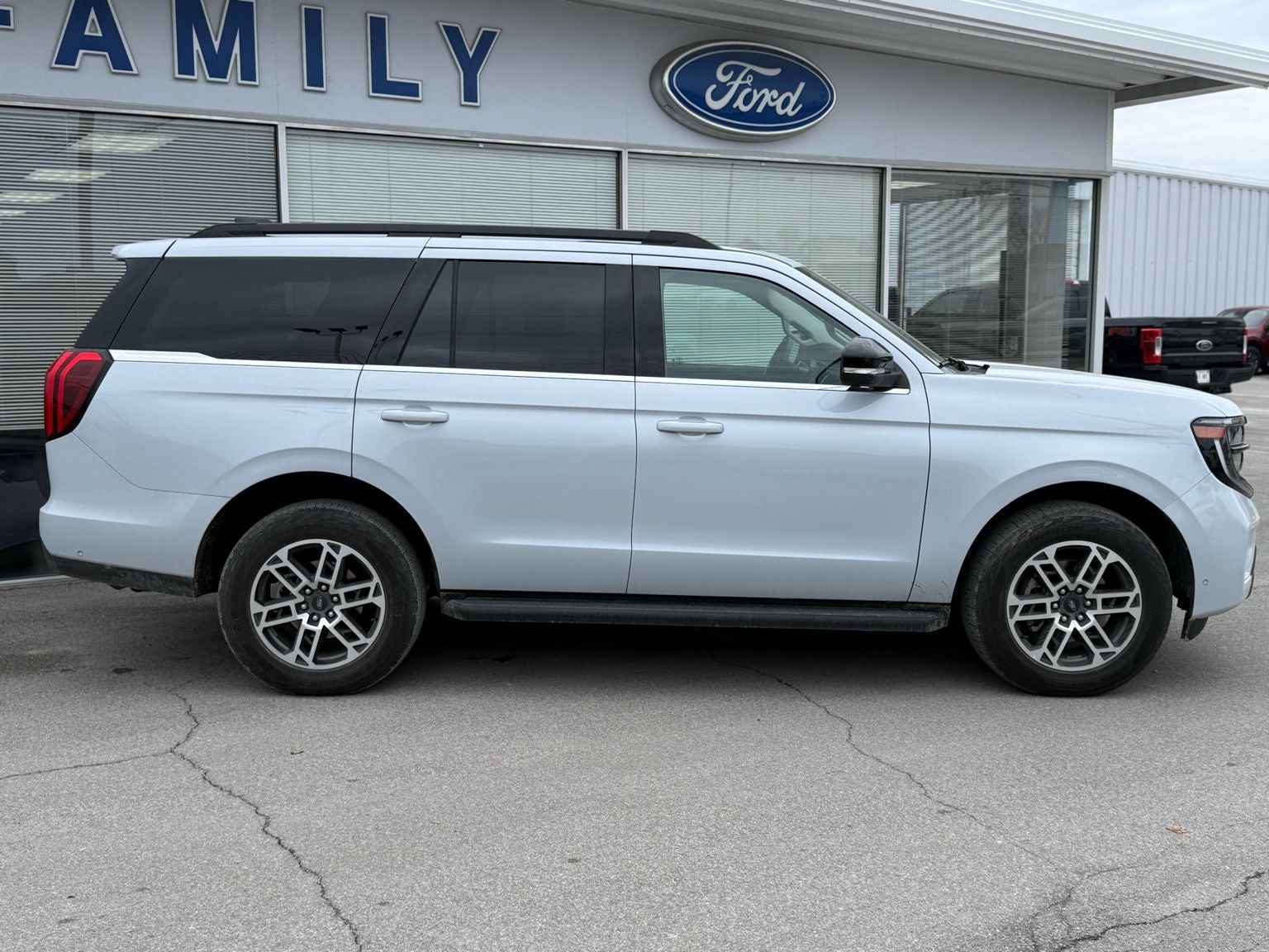 2025 Ford Expedition Active