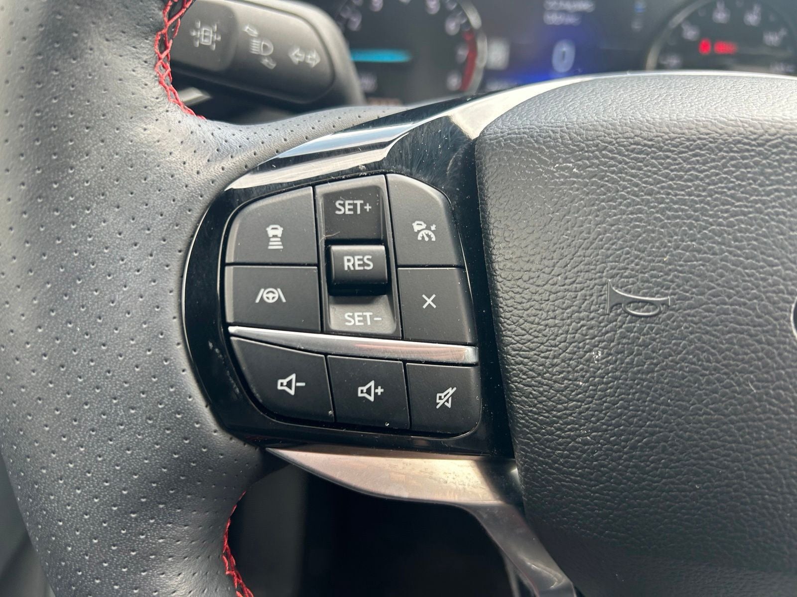 2024 Ford Explorer ST-Line