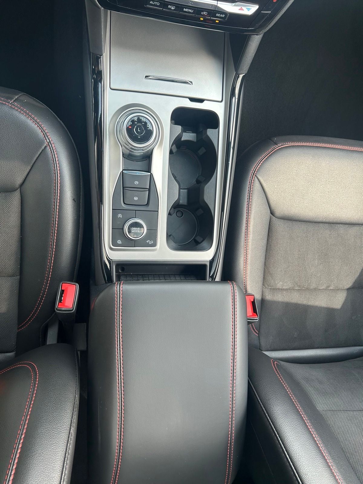 2024 Ford Explorer ST-Line
