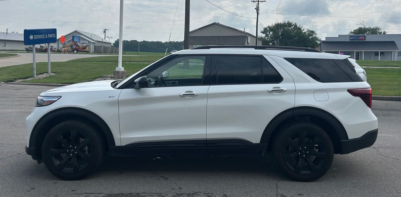 2024 Ford Explorer ST-Line