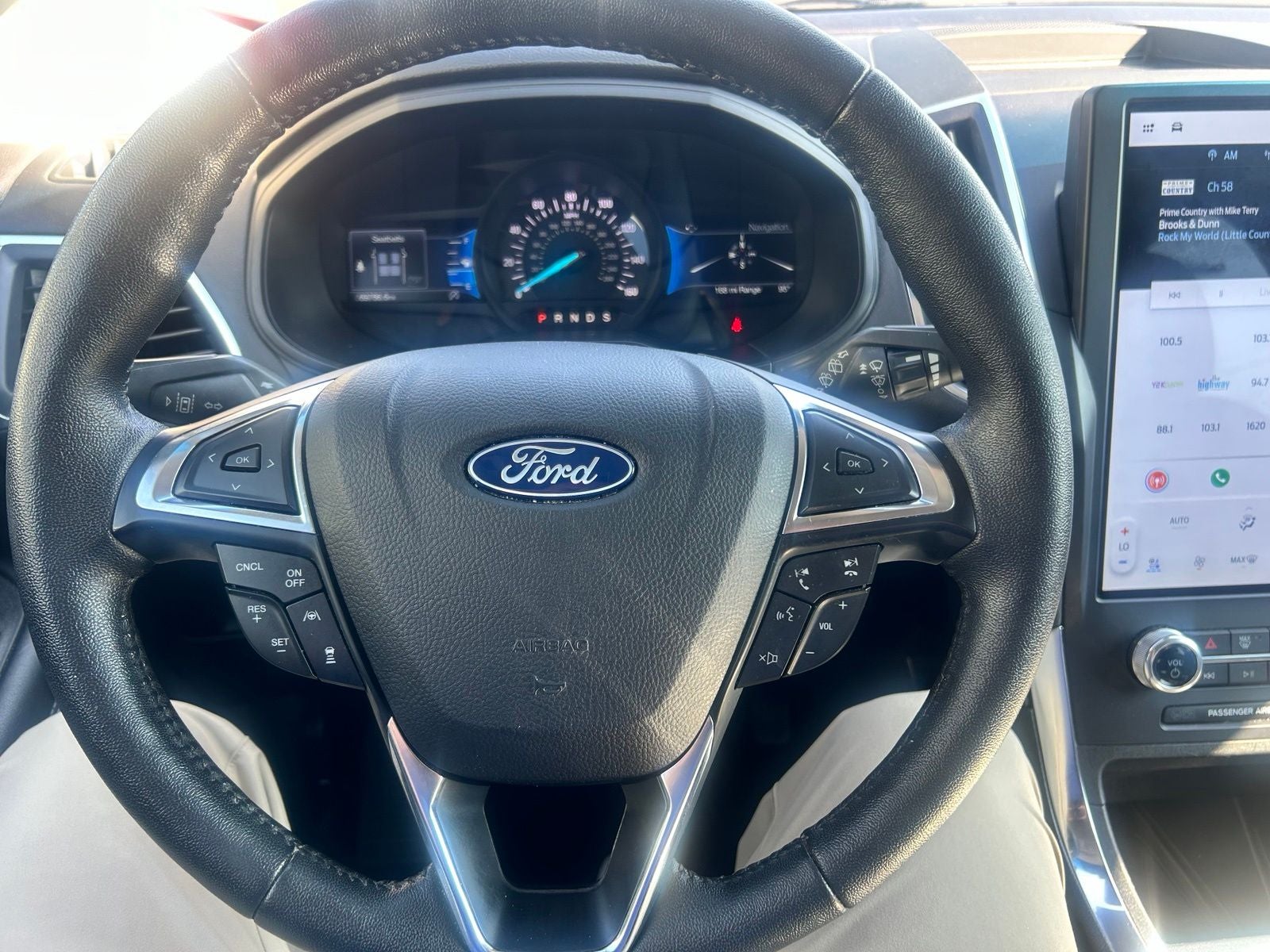 2022 Ford Edge Titanium
