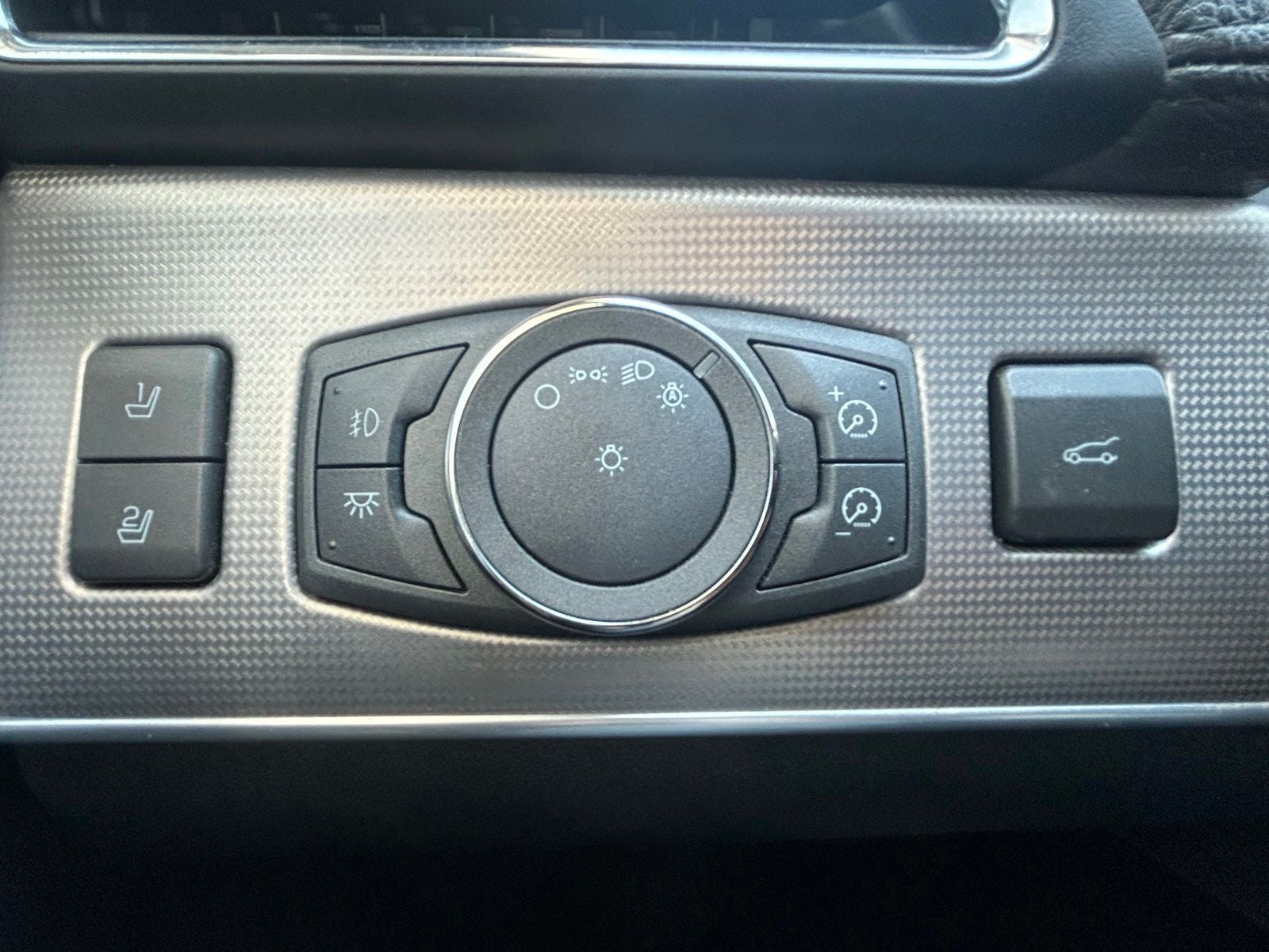 2012 Lincoln MKX Base